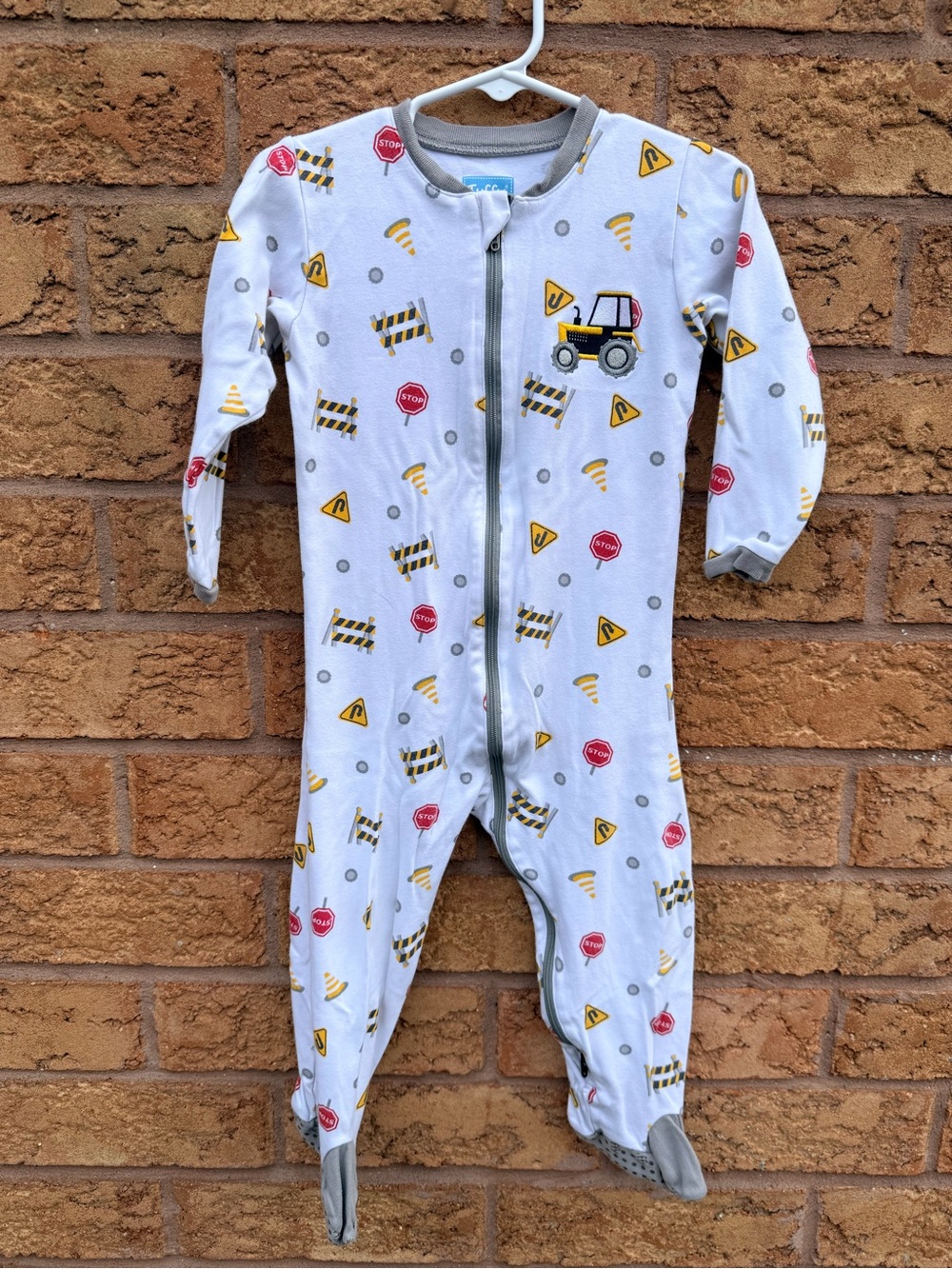 🌿10/$25 • Tuffy White & Yellow Construction Print Sleeper